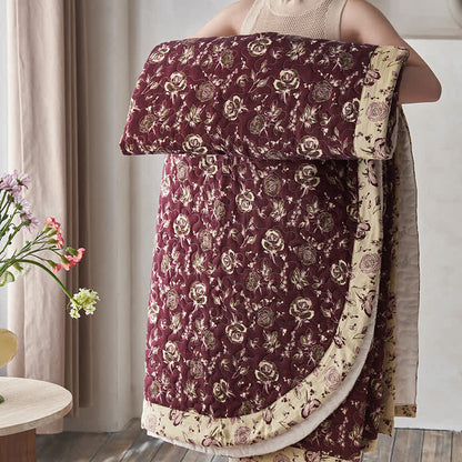 Gesteppte Tagesdecke aus Baumwollgaze im Retro-Rose-Design