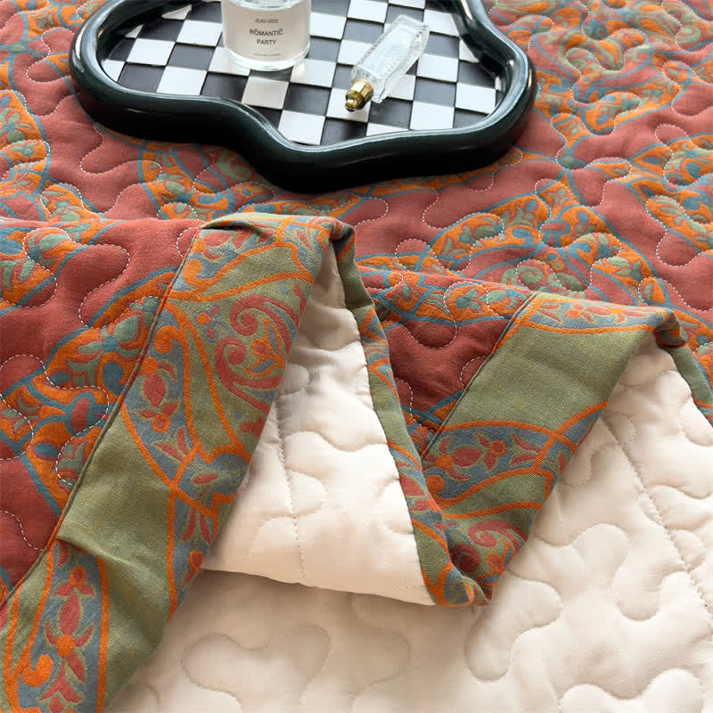Garngefärbte, gesteppte Bettdecke aus Jacquard-Baumwolle
