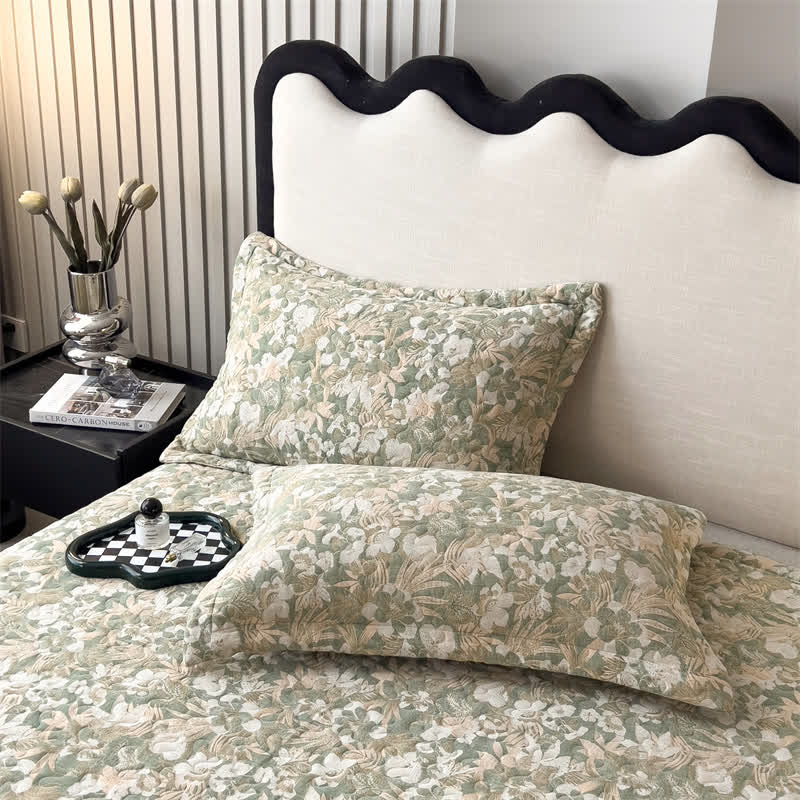 Gesteppte Tagesdecke aus Baumwollgaze mit Jacquard-Blumenmuster