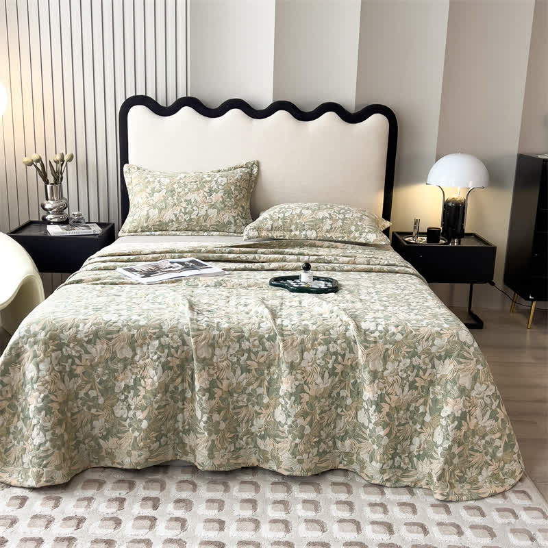 Gesteppte Tagesdecke aus Baumwollgaze mit Jacquard-Blumenmuster