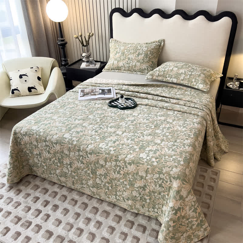 Gesteppte Tagesdecke aus Baumwollgaze mit Jacquard-Blumenmuster