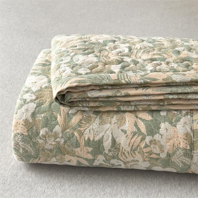 Gesteppte Tagesdecke aus Baumwollgaze mit Jacquard-Blumenmuster