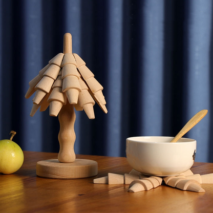 Wärmeisolierendes Tischset aus Holz mit Weihnachtsbaum
