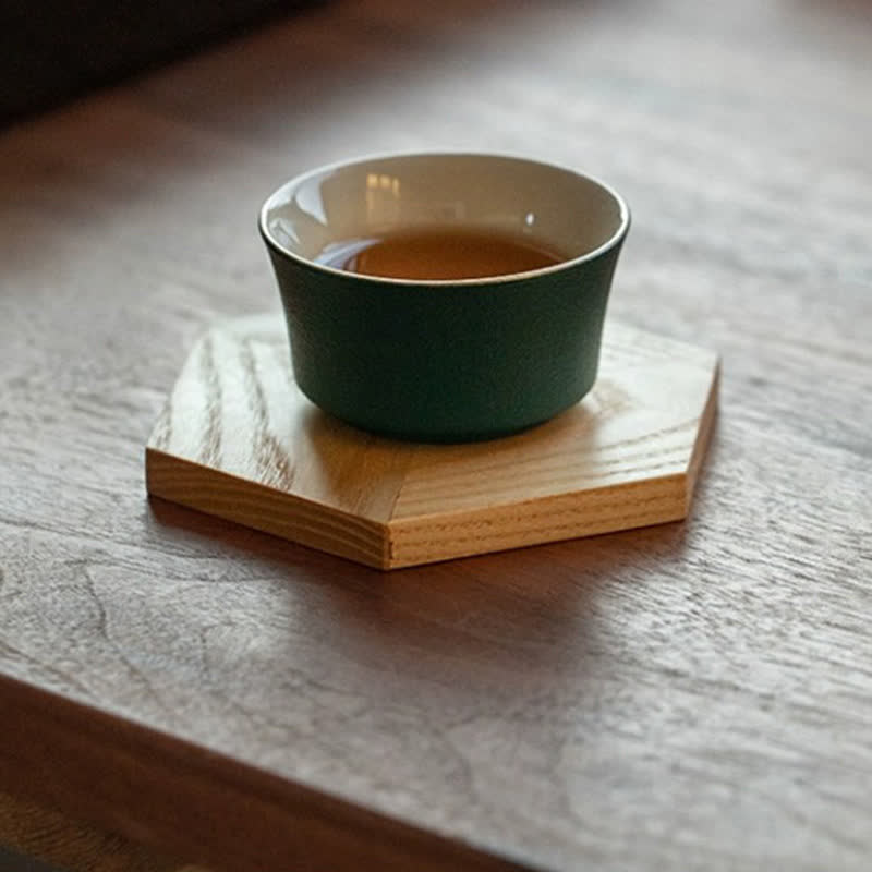 Tischset aus Holz in Sechseckform