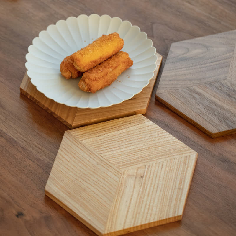 Tischset aus Holz in Sechseckform