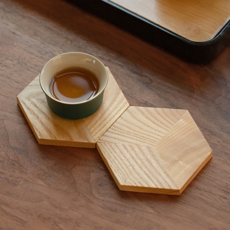 Tischset aus Holz in Sechseckform