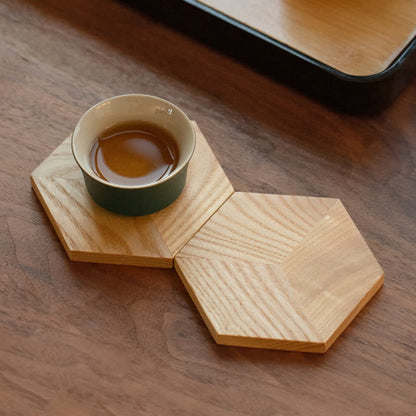 Tischset aus Holz in Sechseckform