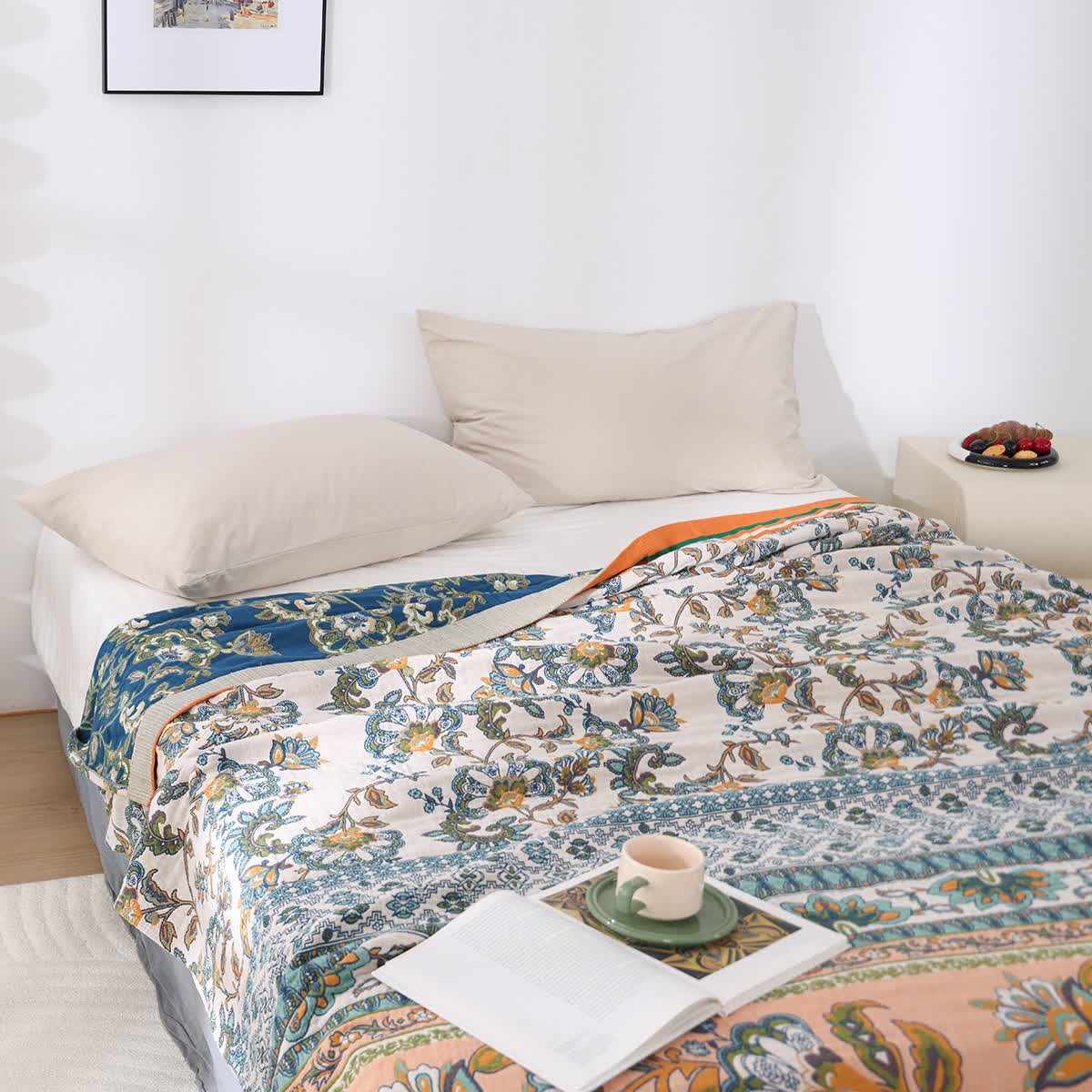 Kuschelige Decke aus Baumwollgaze mit Retro-Blumenmuster
