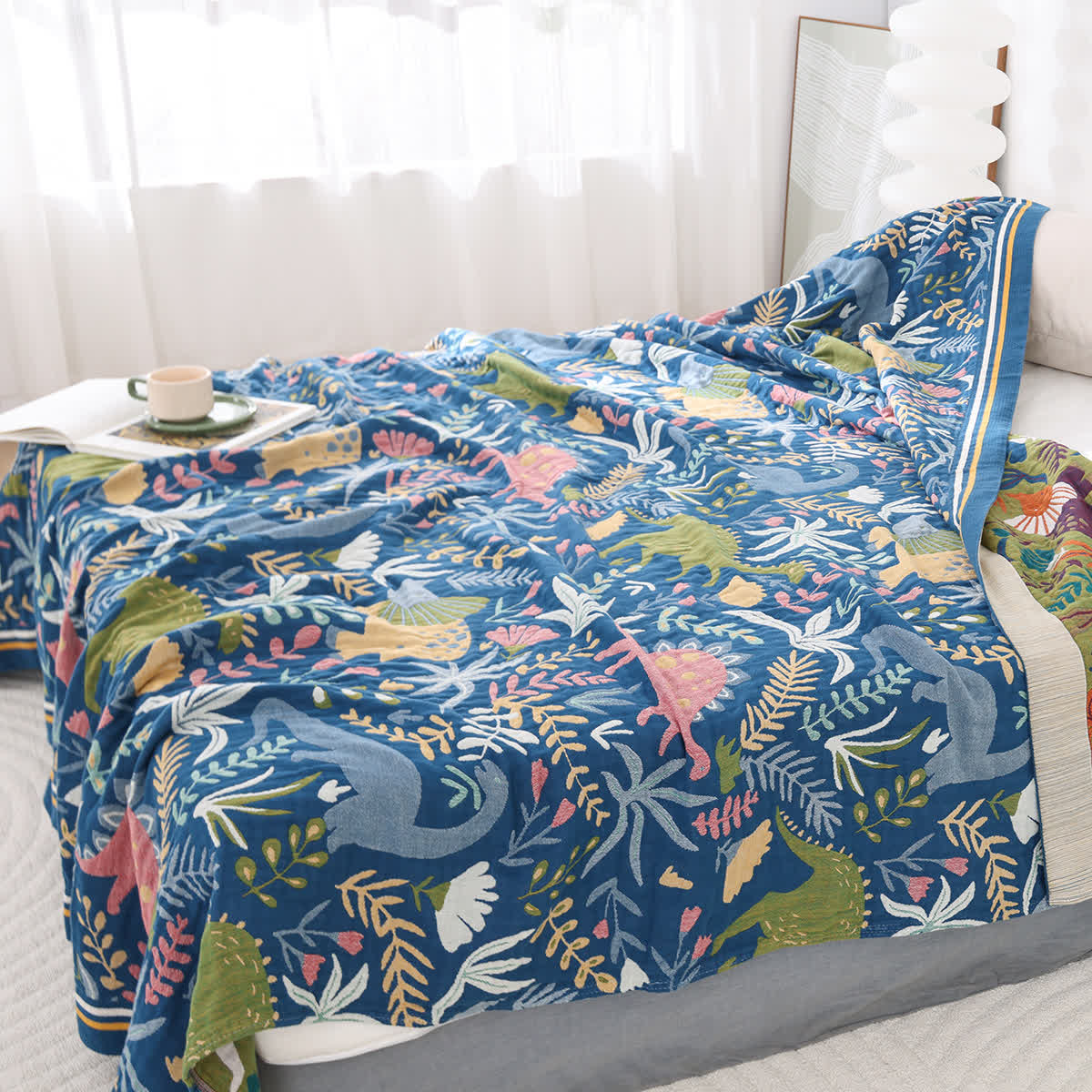Leichte Steppdecke aus Baumwollgaze mit Dinosaurier-Waldmotiv