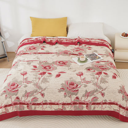 Kuschelige Decke aus Baumwollgaze mit Rosenmuster