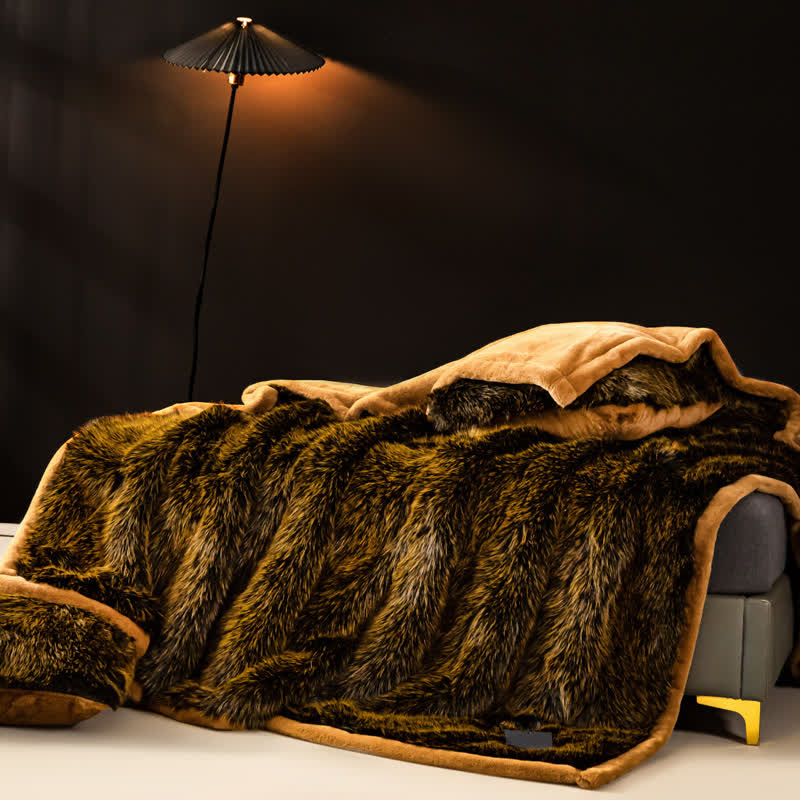 Luxuriöse, dicke Überwurfdecke aus Kunstfell