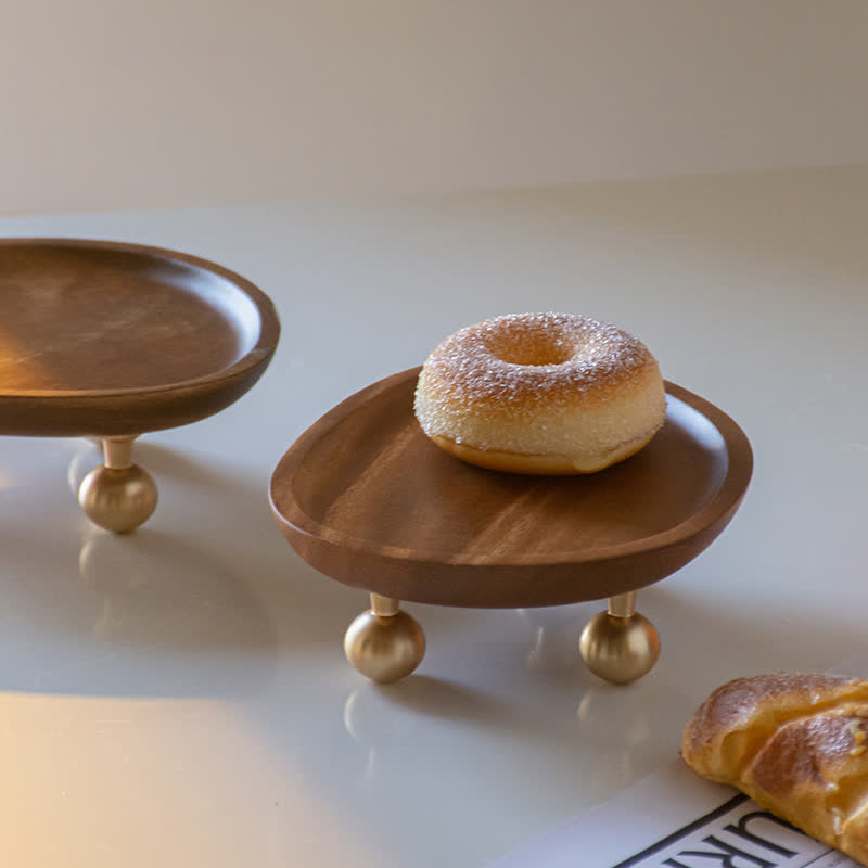 Desserttablett aus Holz im schlichten Stil