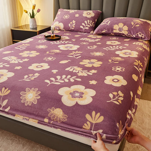 Spannbettlaken aus weichem Flanell mit blühenden Blumen
