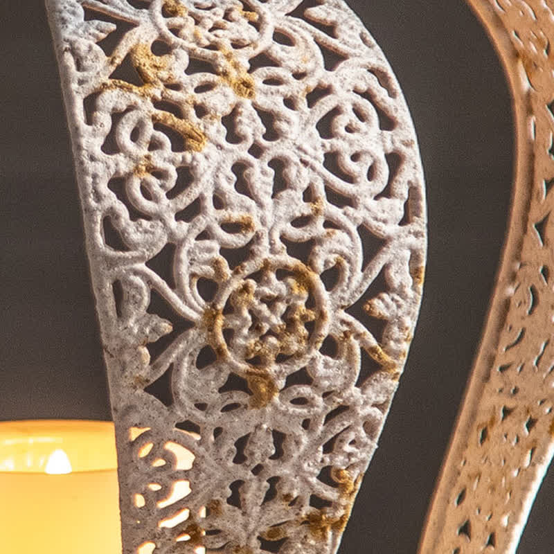 Kerzenständer aus Metall in Kronenform