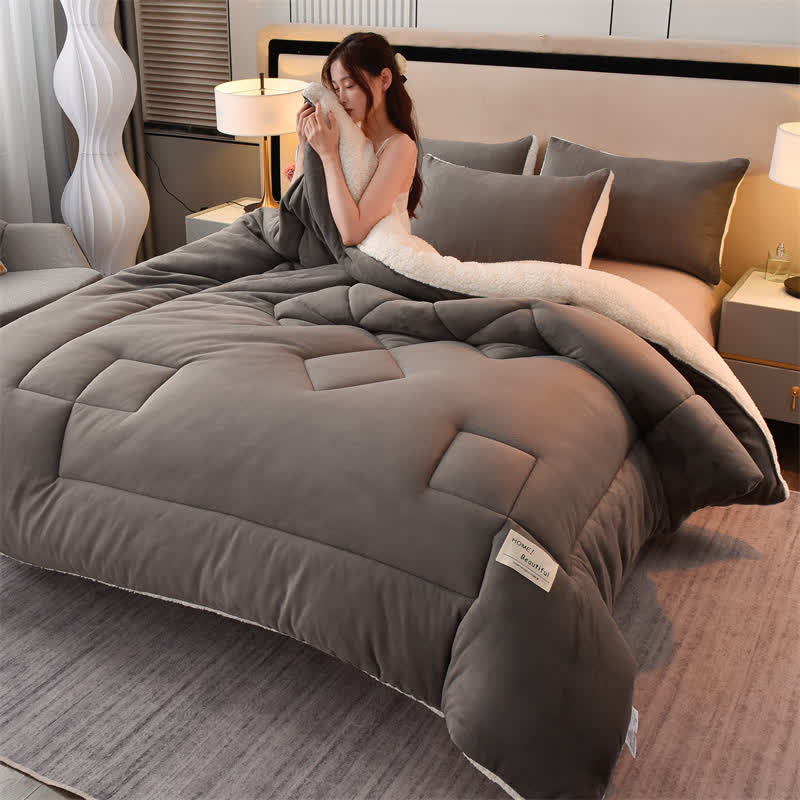 Weiche Sherpa-Decke in Volltonfarbe mit Bettdecke