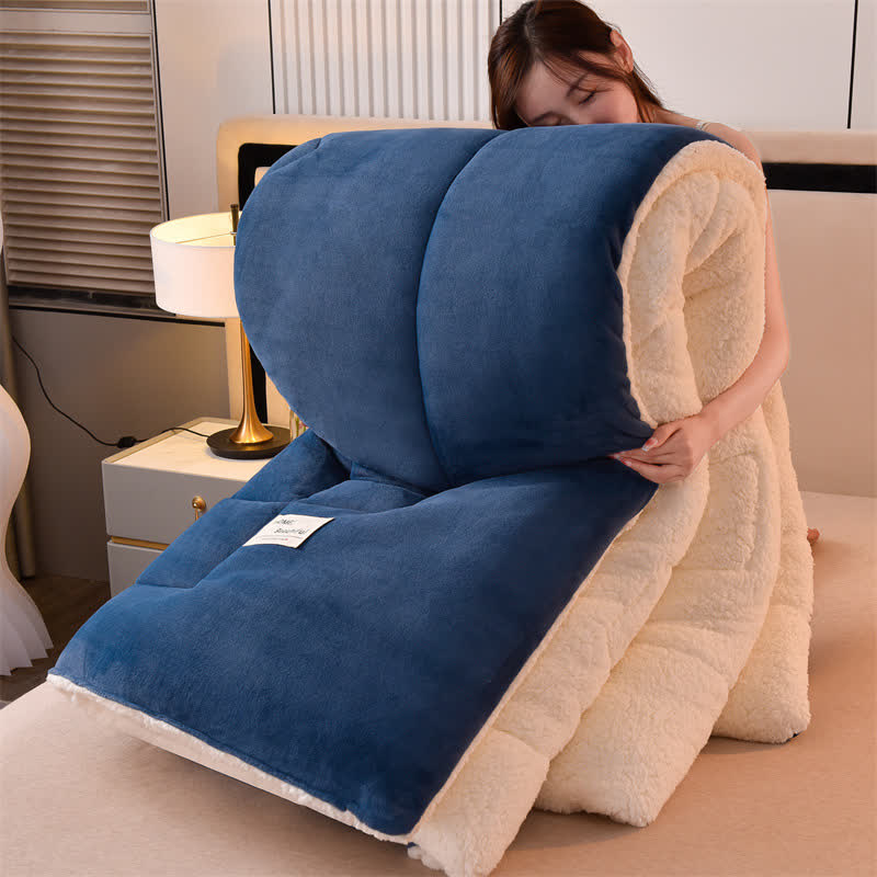 Weiche Sherpa-Decke in Volltonfarbe mit Bettdecke