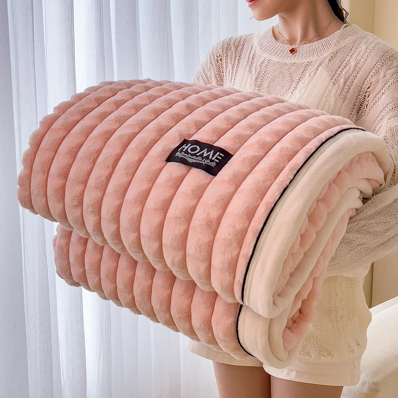 Weiche Fleece-Überwurfdecke mit karierter Textur