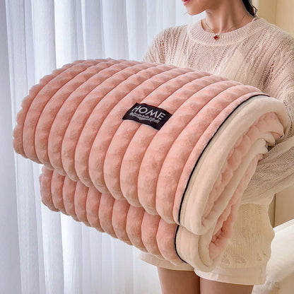 Weiche Fleece-Überwurfdecke mit karierter Textur