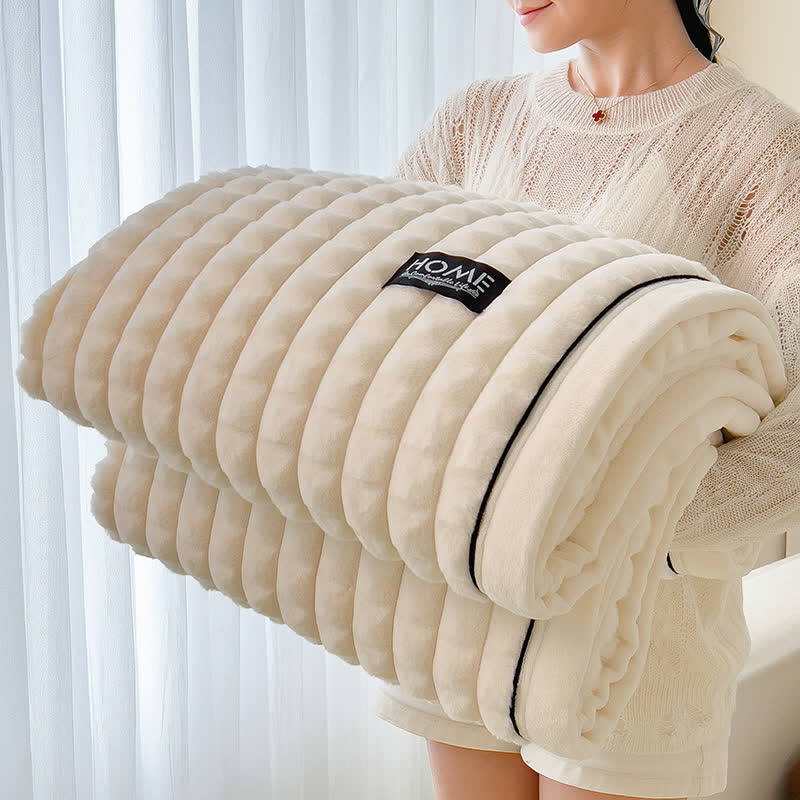 Weiche Fleece-Überwurfdecke mit karierter Textur