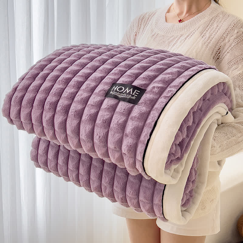 Weiche Fleece-Überwurfdecke mit karierter Textur