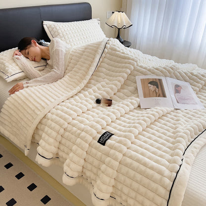 Weiche Fleece-Überwurfdecke mit karierter Textur