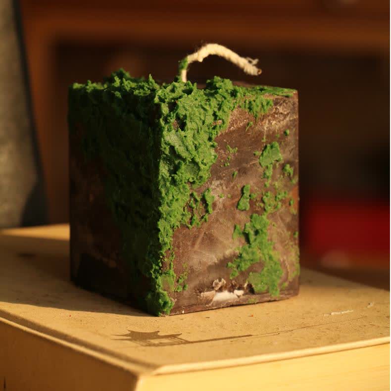 Green Hills & Moss Art Ornament Duftkerze
