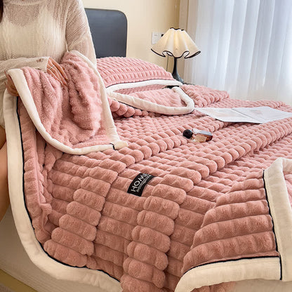Weiche Fleece-Überwurfdecke mit karierter Textur