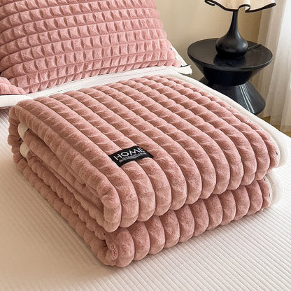 Weiche Fleece-Überwurfdecke mit karierter Textur