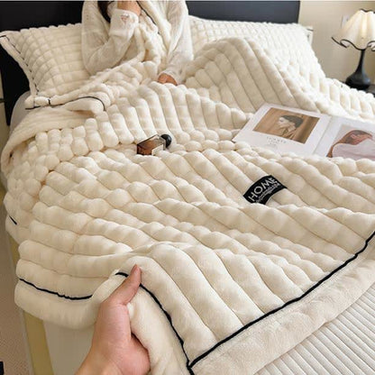 Weiche Fleece-Überwurfdecke mit karierter Textur