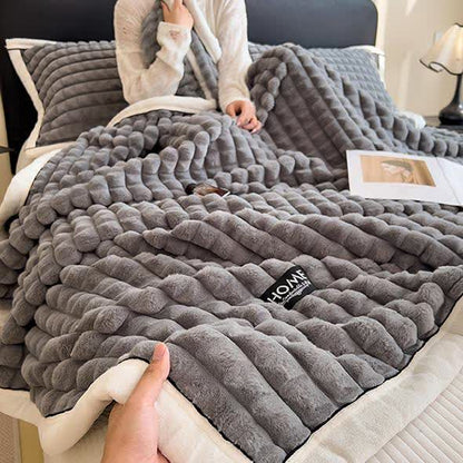 Weiche Fleece-Überwurfdecke mit karierter Textur