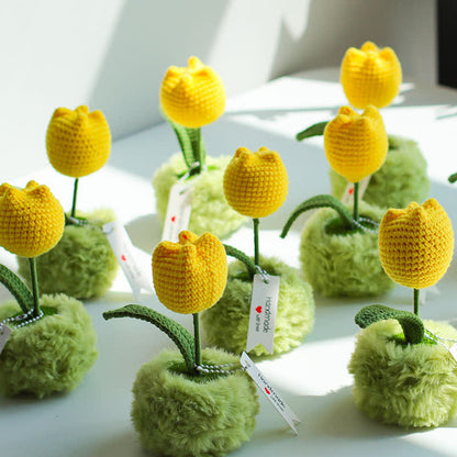 Handgewebte Tulpen-Tischdekoration im Topf