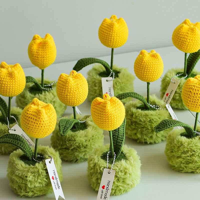 Handgewebte Tulpen-Tischdekoration im Topf