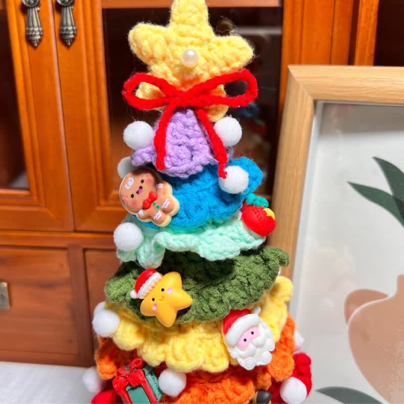Handgewebter Weihnachtsbaumschmuck mit Cartoon-Motiv