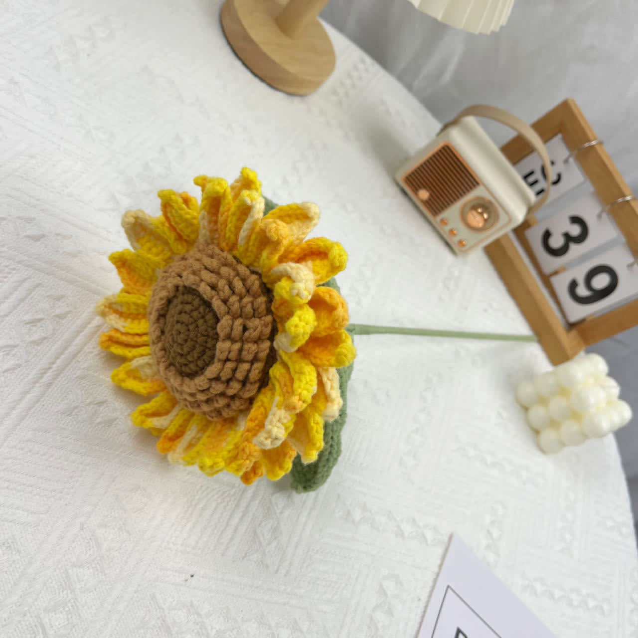 Gewebtes Sonnenblumenstrauß-Ornament im Bauernhausstil