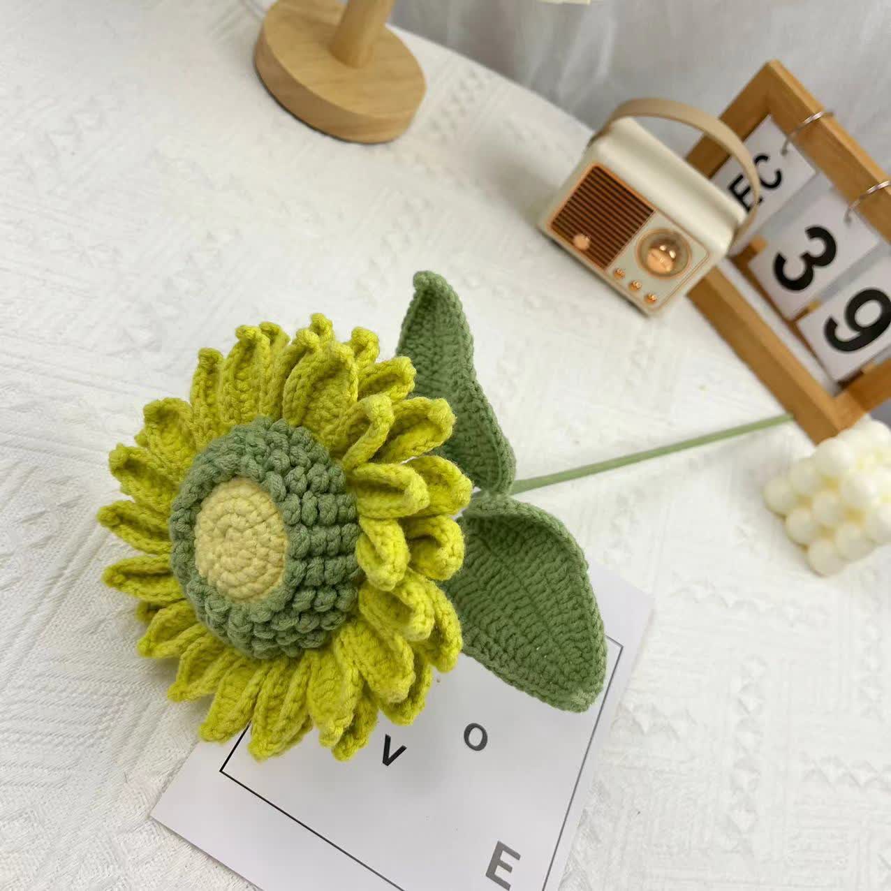 Gewebtes Sonnenblumenstrauß-Ornament im Bauernhausstil