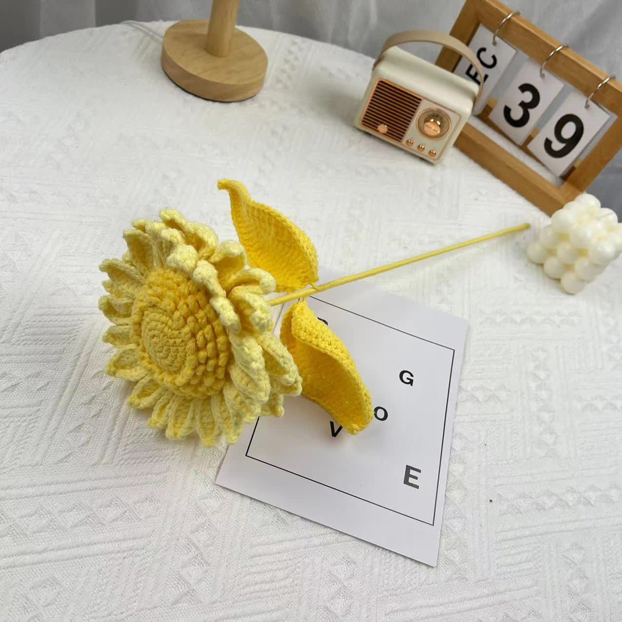 Gewebtes Sonnenblumenstrauß-Ornament im Bauernhausstil