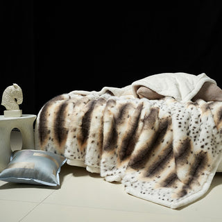 Luxuriöse Überwurfdecke aus Kunstfell mit Leopardenmuster