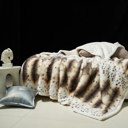 Luxuriöse Überwurfdecke aus Kunstfell mit Leopardenmuster