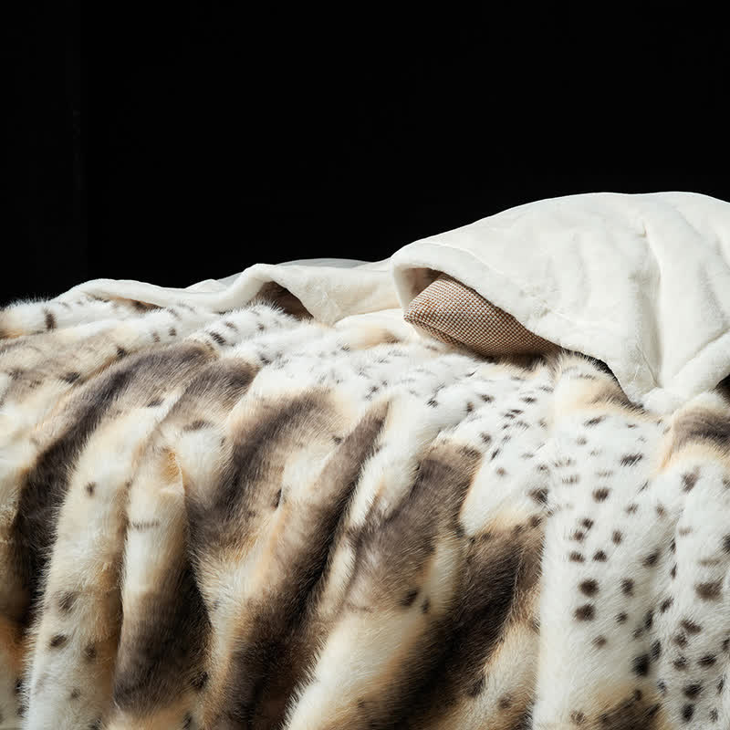 Luxuriöse Überwurfdecke aus Kunstfell mit Leopardenmuster