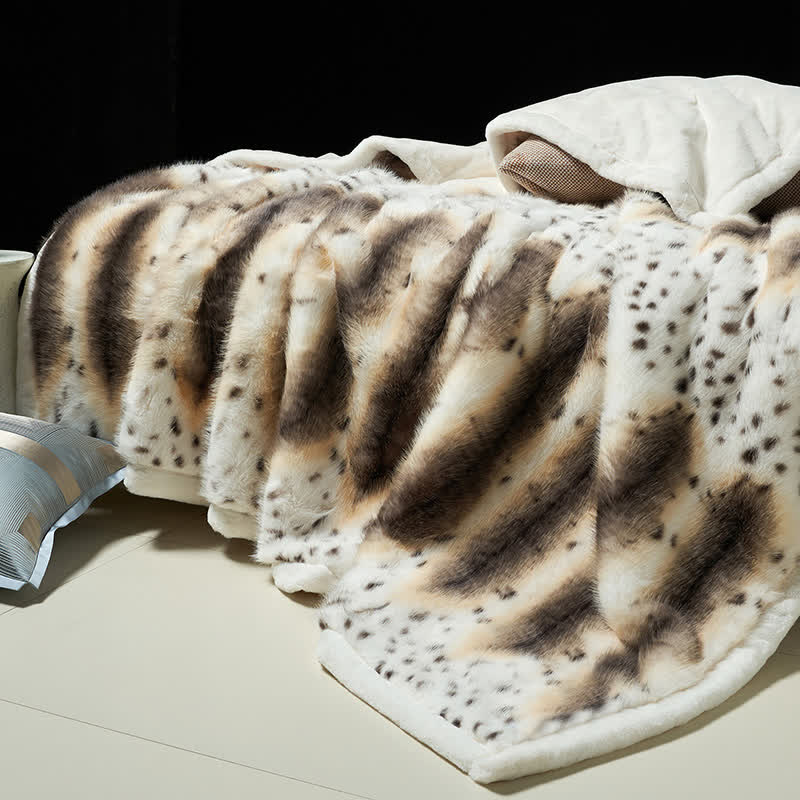 Luxuriöse Überwurfdecke aus Kunstfell mit Leopardenmuster