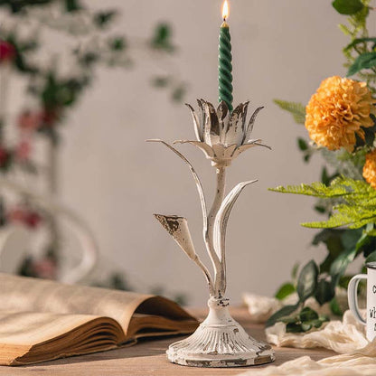 Dekorativer romantischer Kerzenständer aus Vintage-Eisen