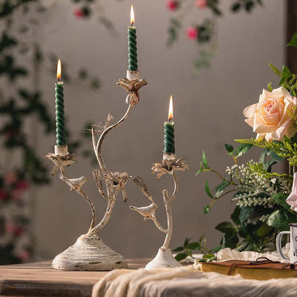 Dekorativer romantischer Kerzenständer aus Vintage-Eisen