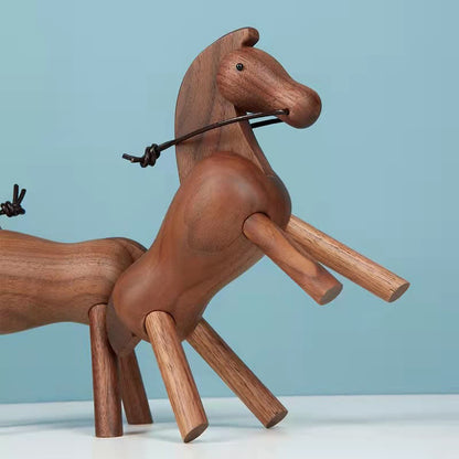 Kreatives Puppenpferd-Ornament aus Massivholz
