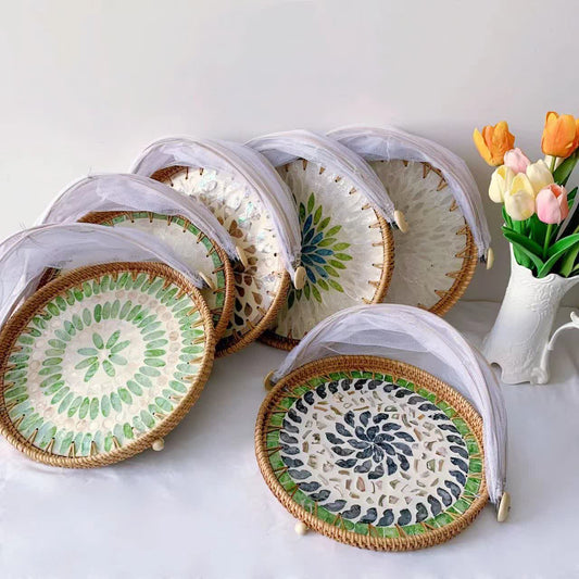 Bunter Obstkorb aus Rattan-Muschelgeflecht
