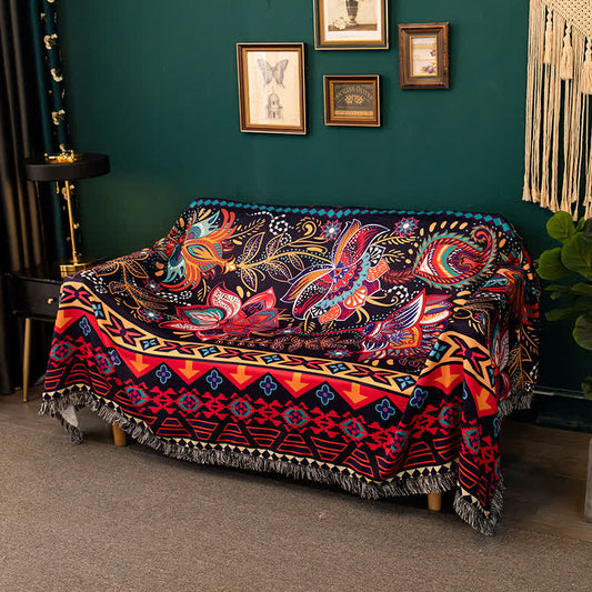 Weicher Sofabezug mit Blumenmuster und Schmetterlingen im Böhmen-Stil