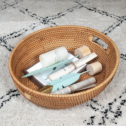 Handgefertigtes ovales Tablett aus gewebtem Rattan