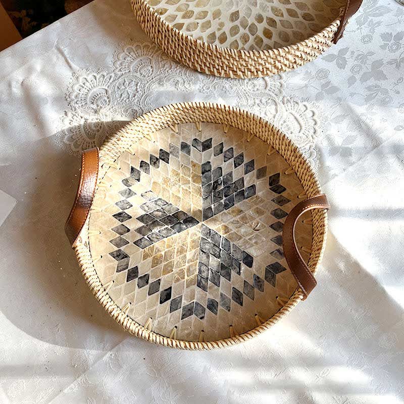 Geflochtener Aufbewahrungskorb aus Rattan im Bauernhausstil