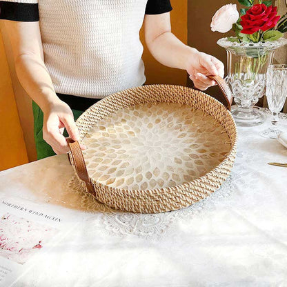 Geflochtener Aufbewahrungskorb aus Rattan im Bauernhausstil