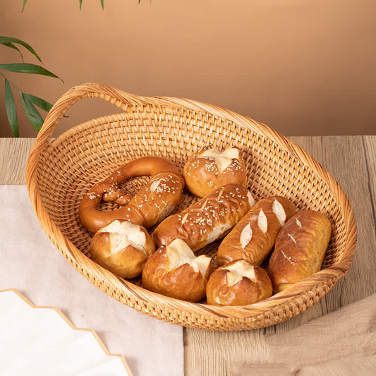 Einfacher Bauernhaus-Obstkorb aus Rattan
