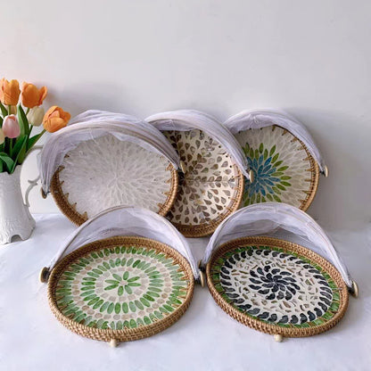 Bunter Obstkorb aus Rattan-Muschelgeflecht